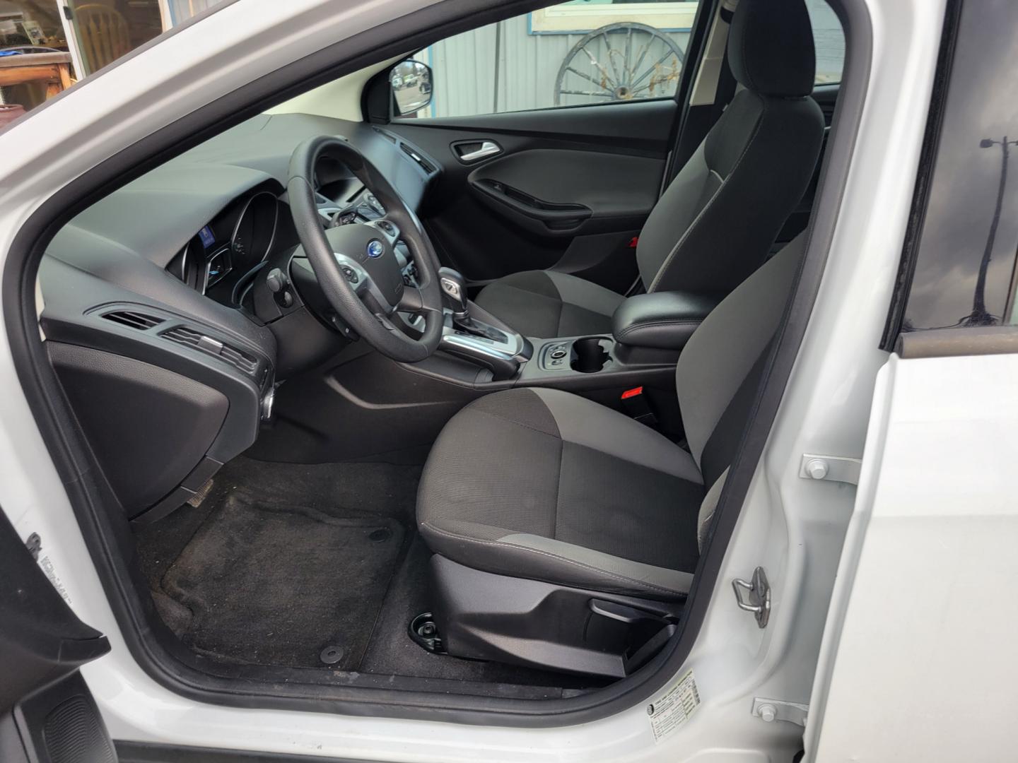 2013 White /Black Ford Focus SE (1FADP3F23DL) with an 2.0L I4 engine, 6 Speed Automatic transmission, located at 450 N Russell, Missoula, MT, 59801, (406) 543-6600, 46.874496, -114.017433 - Great Little Sedan. Excellent Fuel Economy. Only 69K Miles! Heated Seats. Air Cruise Tilt. Power Windows and Locks. AM FM CD XM Bluetooth. - Photo#11